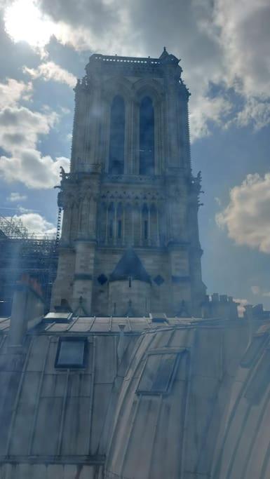 Appartamento Duplex Notre-Dame De Parigi Esterno foto