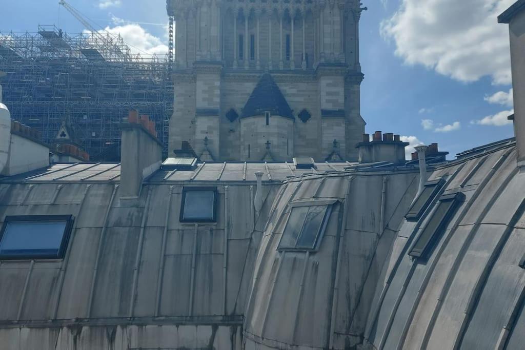 Appartamento Duplex Notre-Dame De Parigi Esterno foto