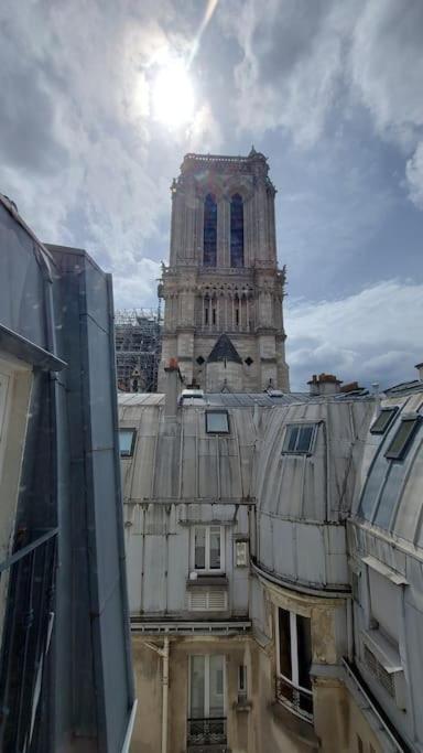 Appartamento Duplex Notre-Dame De Parigi Esterno foto