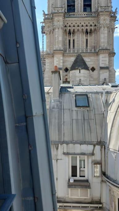 Appartamento Duplex Notre-Dame De Parigi Esterno foto